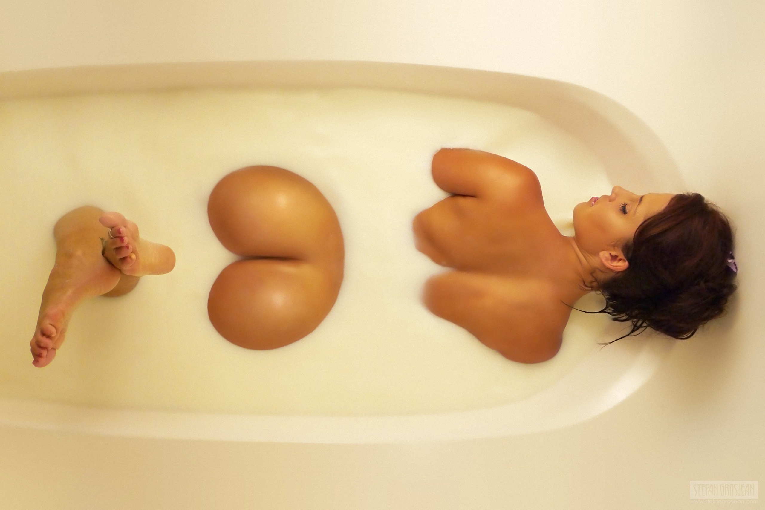 фото голая женщина в молоке фото 87