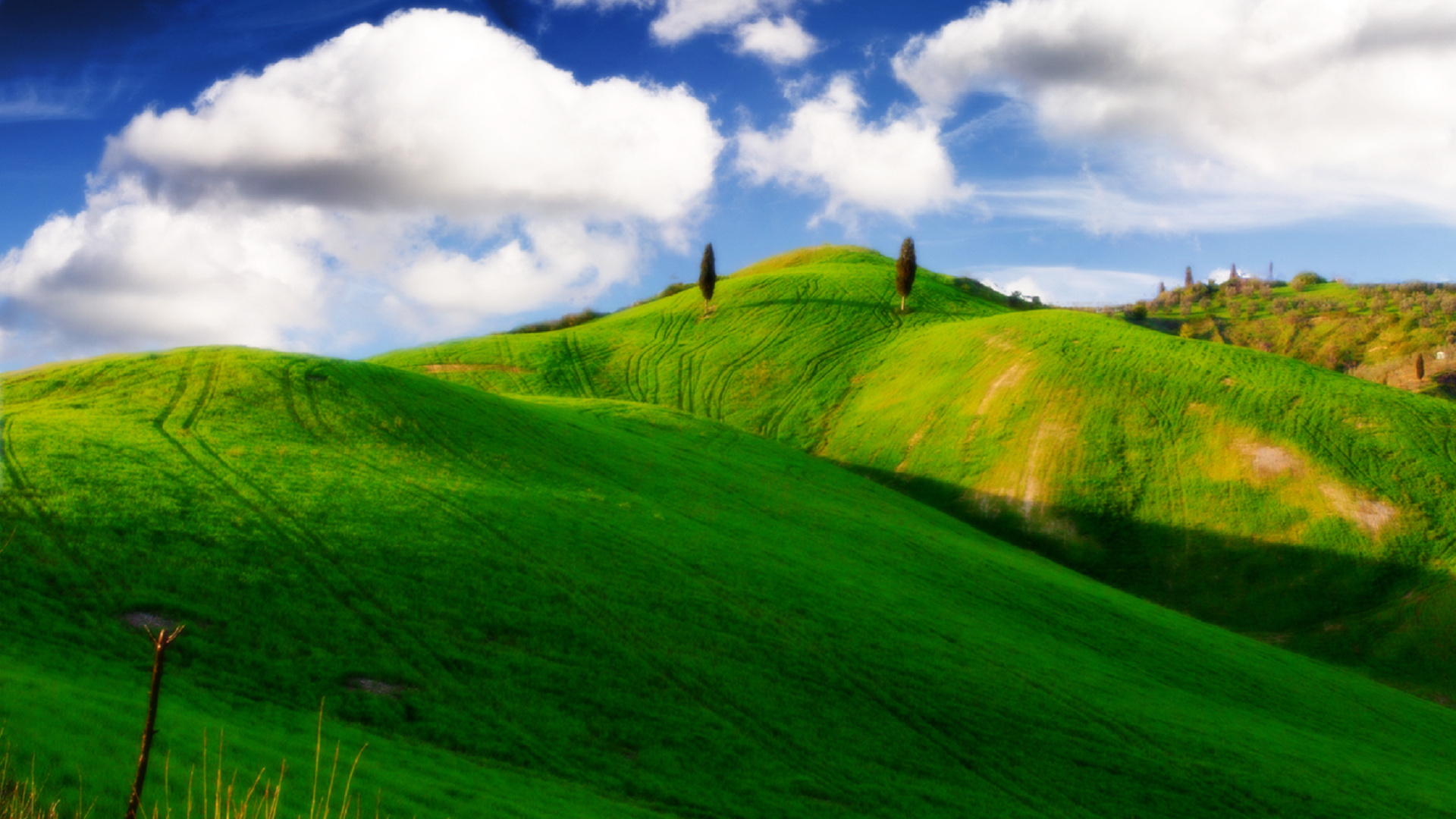 Поставь холмы. Green Hills зеленые холмы. Зеленые холмы 212525. Холмистая равнина Тоскана. Green Hills Чехия.