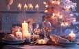 свечи, новый год, украшения, стиль, стол, белый, романтика, тарелки, бокалы, праздник, гирлянда, с новым годом, 2013, елочные шары, сервировка