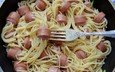 вилка, спагетти, сосиски, макаронные блюда