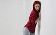 девушка, стена, модель, джинсы, гламур, рыжеволосая
