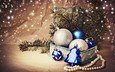 новый год, елка, зима, ветки, шарики, ель, игрушки, белые, праздники, бусы, синие, рождество, коробка, елочные, декорации, встреча нового года, еловая ветка, серебристые, елочная