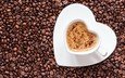 кофе, кофейные зерна, кружка-сердце, кофе зерна