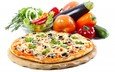 зелень, белый фон, овощи, баклажан, помидоры, перец, пицца, огурец