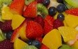 малина, фрукты, клубника, ягоды, персики, киви, черника, фруктовый салат