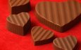 конфеты, сладости, сердце, шоколад, красный фон