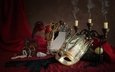 свечи, маска, зеркало, перо, ожерелье, перчатки, натюрморт, шкатулка