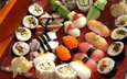 зелень, грибы, япония, ломтики, россыпь, икра, перец, рис, суши, роллы, морепродукты, васаби, японская кухня, сашими, лосось, сервировка, имбирь, красная рыба
