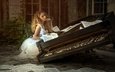девушка, поза, ноты, музыка, взгляд, модель, лицо, пианино, белое платье, karina bratkowska