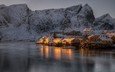 озеро, горы, снег, природа, закат, зима, отражение, пейзаж, деревня, лёд, дом, здание, норвегия, снежная вершина, лофотенские острова, замерзшее озеро, лофотенские