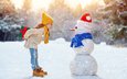 снег, новый год, зима, настроение, подарки, дети, девочка, снеговик, джинсы, свитер, колпак, шарф, шапки
