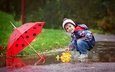 осень, дети, игрушка, улица, дождь, зонт, ребенок, мальчик, куртка
