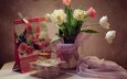цветы, стрекоза, ткань, сумочка, тюльпаны, ваза, коробка, столик, натюрморт