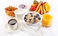 фрукты, клубника, кофе, ягоды, апельсин, киви, черника, завтрак, молоко, дыня, мюсли, сок, круассаны, смородина.джем.