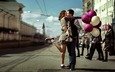 девушка, настроение, улица, любовь, романтика, воздушные шары, мужчина, поцелуй, встреча, влюбленные