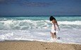 берег, девушка, море, песок, пляж, горизонт, лето, волна, волосы, ветер, пена, солнечный свет