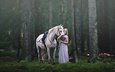 лошадь, лес, девушка, поза, блондинка, модель, лицо, конь, белое платье