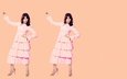 девушка, платье, поза, взгляд, актриса, saturday night live, фелисити джонс, 2017 г