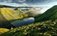 небо, трава, облака, вода, озеро, горы, скалы, холмы, природа, камни, зелень, отражение, пейзаж, туман, исландия, водохранилище, рельеф, возвышенность, хребет