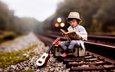 дорога, рельсы, гитара, поезд, ребенок, мальчик, книга, шляпа, чемодан, lilia alvarado