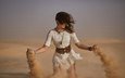 девушка, песок, пустыня, модель, белое платье