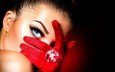 девушка, взгляд, кольцо, макияж, украшение, крупно, красивые глаза, красные перчатки, лоб