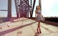 девушка, платье, мост, модель, ноги, фотосессия, высокие каблуки
