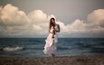 небо, облака, берег, девушка, море, платье, цветок, модель, ветер, ana valenciano