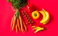 фрукты, овощи, красный фон, помидоры, морковь, бананы, перец, томаты
