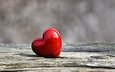 сердечко, сердце, любовь, красное сердце, деревянная поверхность, любовь сердце