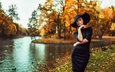 деревья, река, стиль, девушка, взгляд, осень, волосы, лицо, шляпа, черное платье
