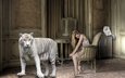 тигр, девушка, кошка, комната, креатив, волосы, кресло, белый тигр, босиком, большой кот, батарея