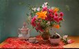 цветы, конфеты, букет, чашка, чай, салфетка, чайник, кувшин, столик, натюрморт, вазочка