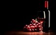 виноград, бокал, черный фон, вино, бутылка, красное, вино.