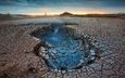 пустыня, кратер, потрескавшаяся земля