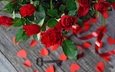 цветы, розы, ключ, букет, сердечки, день святого валентина, красные розы, валентинки, деревянная поверхность