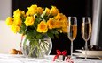 цветы, розы, стол, ваза, бокалы, подарок, шампанское, желтые, декор