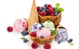 малина, мороженое, шарики, ягоды, черника, десерт, вафельный рожок