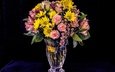 цветы, розы, стол, черный фон, букет, ваза, хризантемы, альстрёмерия