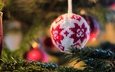 новый год, елка, хвоя, зима, ветки, узор, орнамент, шарик, праздник, рождество, елочные игрушки, елочные украшения, размытие, боке, новогодние украшения