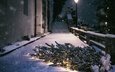 свет, ночь, новый год, лестница, зима, город, забор, лежит, улица, дом, ограждение, фонарь, ель, праздник, рождество, огоньки