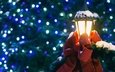 свет, ветка, снег, новый год, елка, хвоя, зима, красный, фонарь, праздник, рождество, огоньки, гирлянда, бант, боке, фонарик