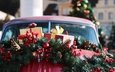 новый год, елка, зима, машина, ветки, подарки, шарики, ягоды, праздник, рождество, автомобиль, гирлянда, капот