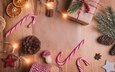 новый год, хвоя, ветки, корица, конфеты, игрушки, подарок, праздник, рождество, шишки, коробка, гирлянда, картон