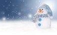 снег, новый год, зима, улыбка, игрушка, снеговик, голубой фон, праздник, рождество, колпак, фигурка, шарф, снегопад
