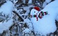 ветка, снег, природа, дерево, новый год, хвоя, зима, игрушка, снеговик, рождество, берет, в снегу, шарф
