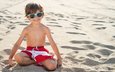 улыбка, песок, пляж, ребенок, мальчик, солнечные очки, на коленях
