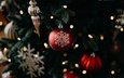 новый год, елка, шары, хвоя, зима, ветки, красные, шарики, темный фон, праздник, рождество, нарядная, снежинка