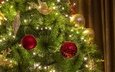 огни, новый год, шары, хвоя, зима, шторы, ветки, шарики, праздник, рождество, гирлянда, уют, новогодняя елка