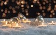 свет, снег, свечи, новый год, шары, пламя, зима, звезда, блики, шарики, темный фон, игрушки, праздник, рождество, огоньки, гирлянда